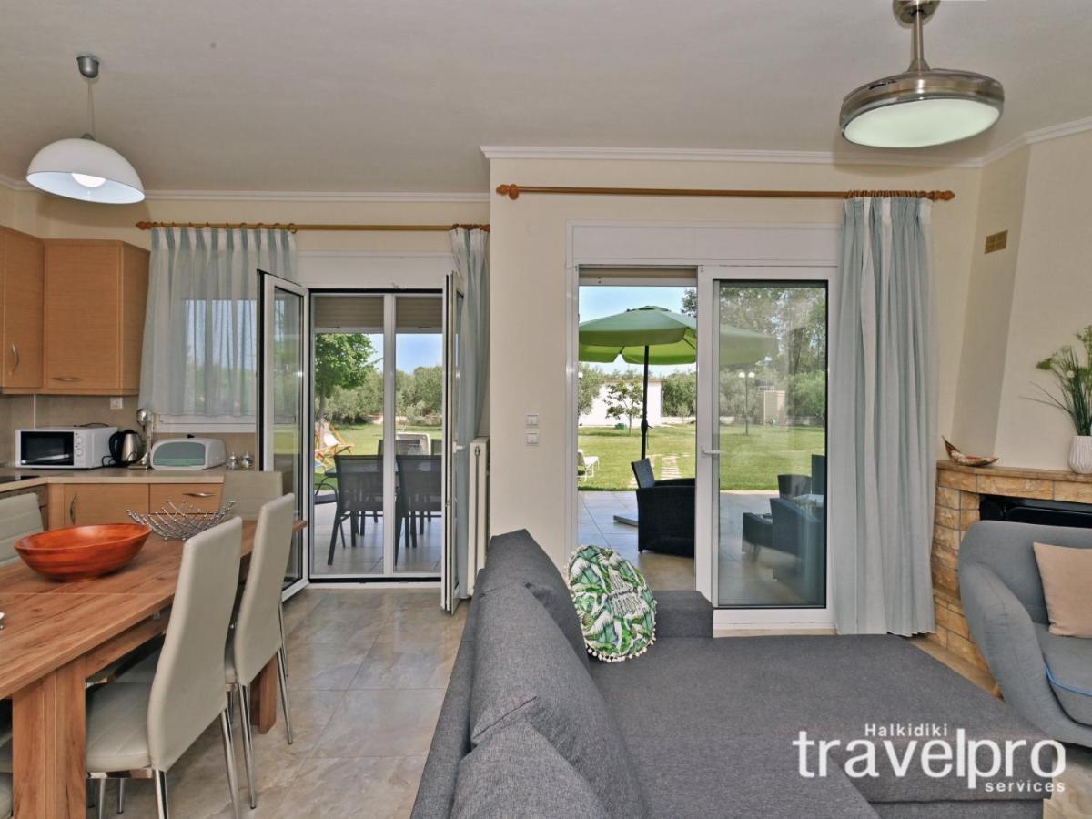 Villa Iris By Rentalspro Services - Agios Mamas Beach Dış mekan fotoğraf